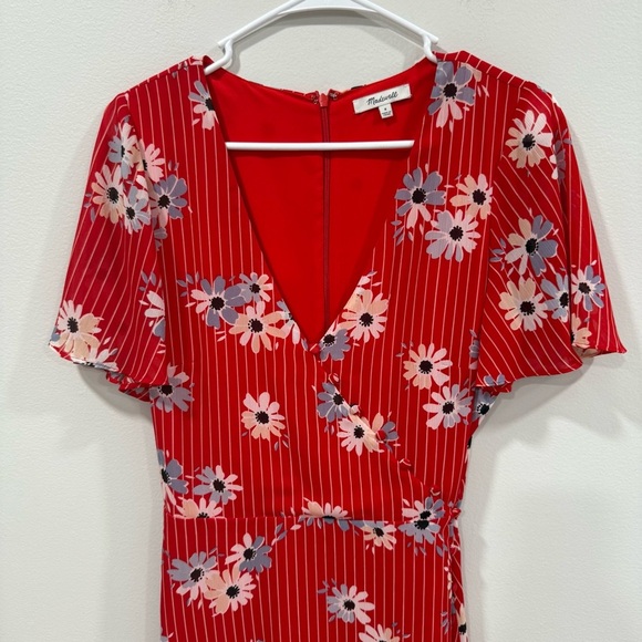 Madewell Button-Wrap Dress in Daisy Society Retro Stripe Lipstick Red Size 8 EUC - Picture 4 of 11
